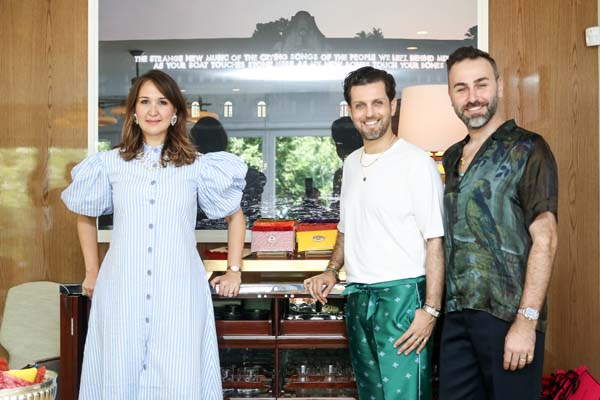 Yaza renkli işbirliği daveti