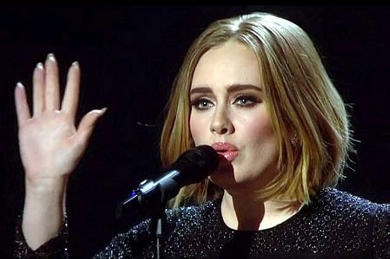 Adele'in dönüşü muhteşem oldu