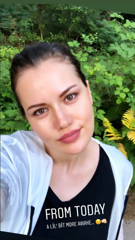 Fahriye Evcen'e hayranlarından anlamlı hediye