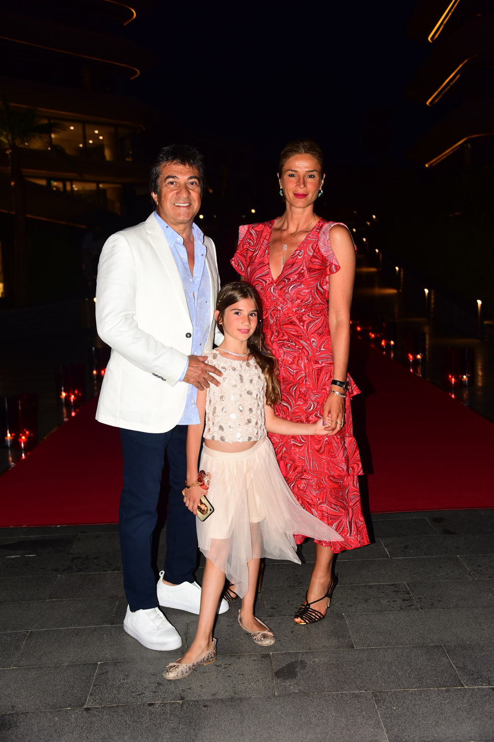 Reges görkemli bir davetle Çeşme'de kapılarını açtı