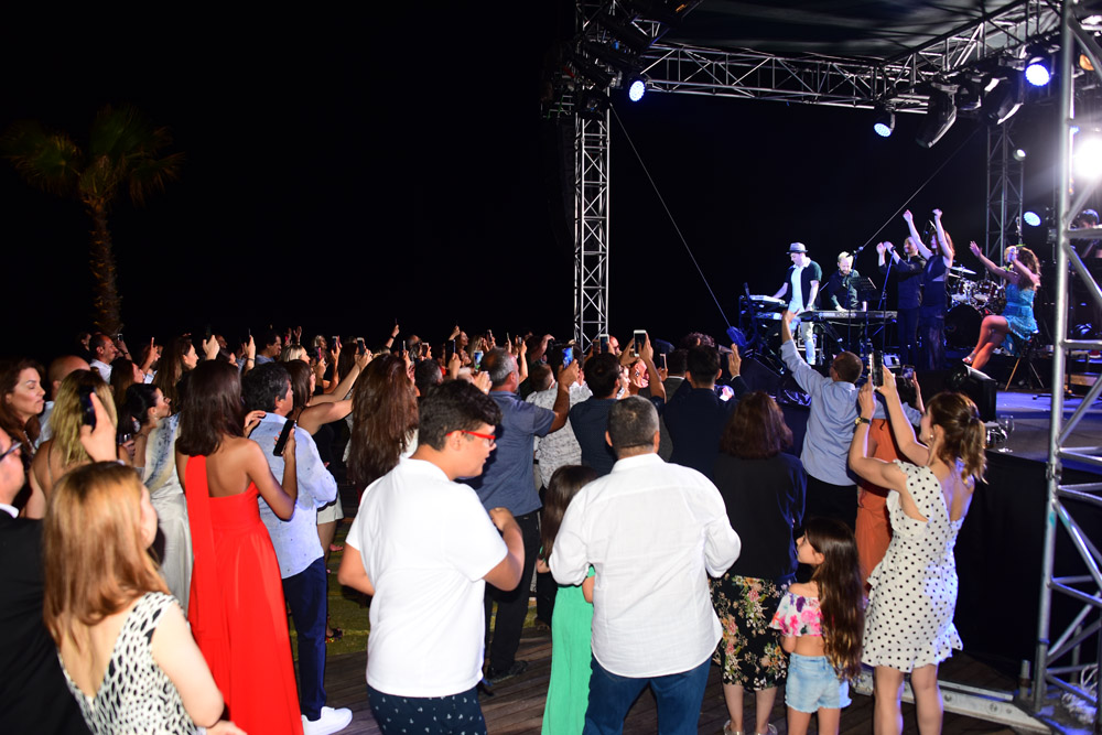 Reges görkemli bir davetle Çeşme'de kapılarını açtı