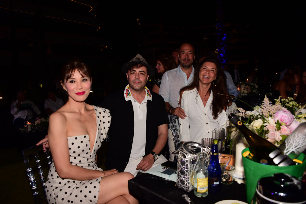 Reges görkemli bir davetle Çeşme'de kapılarını açtı