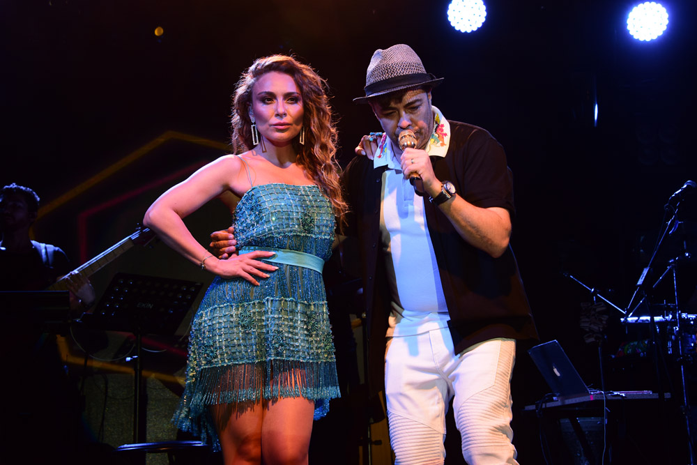 Reges görkemli bir davetle Çeşme'de kapılarını açtı