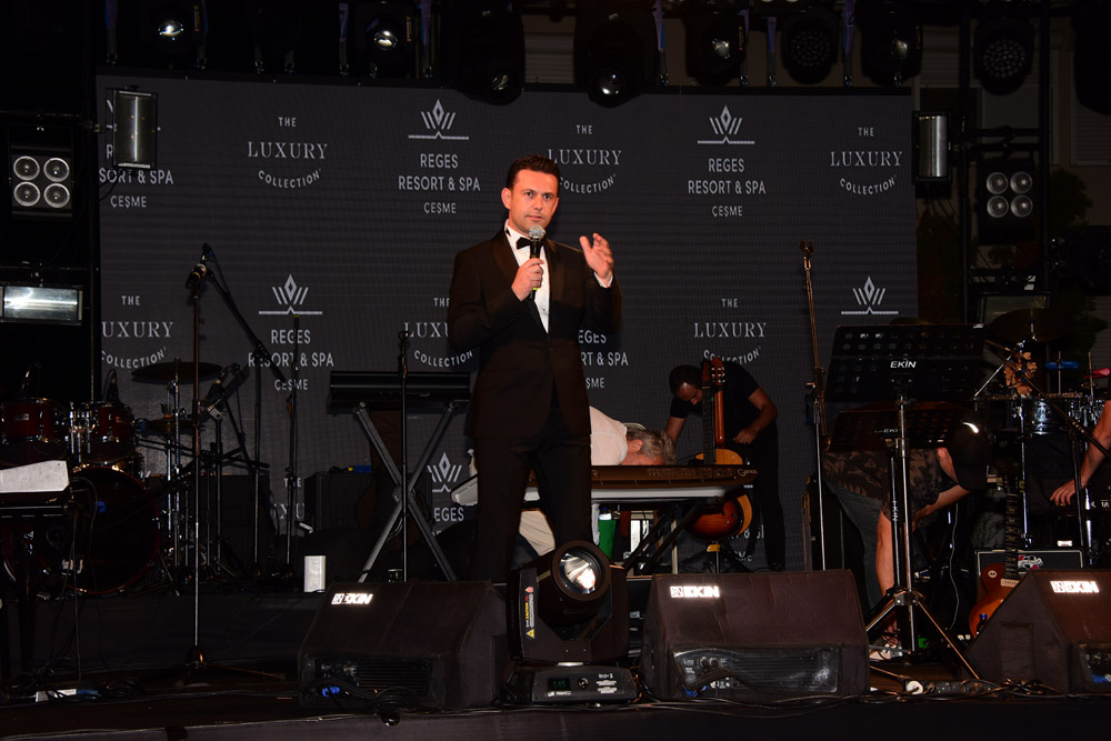 Reges görkemli bir davetle Çeşme'de kapılarını açtı