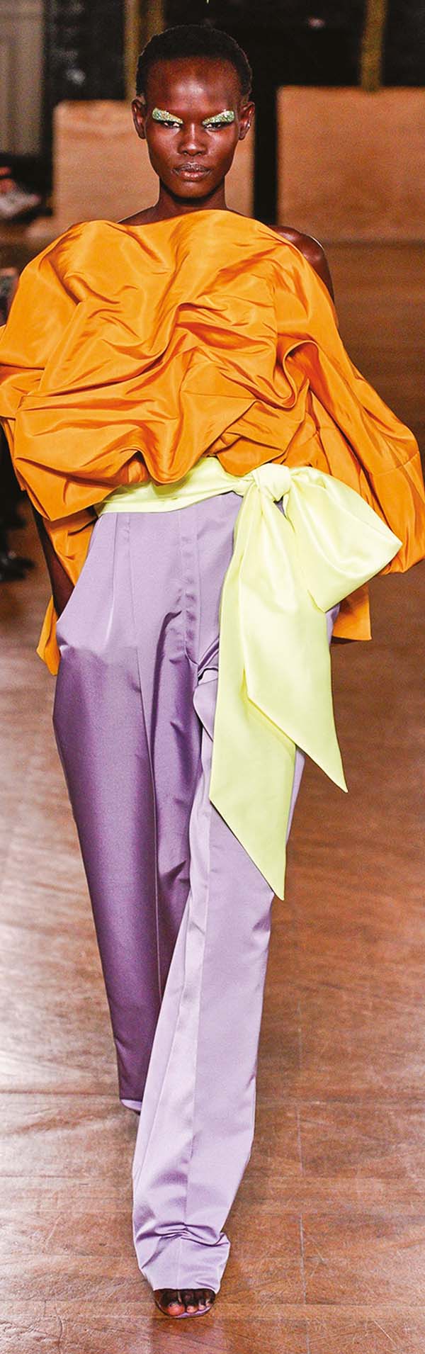 Paris Haute Couture Fashion Week: Sanatsal çizgiler Paris’te