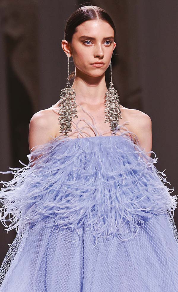 Paris Haute Couture Fashion Week: Sanatsal çizgiler Paris’te