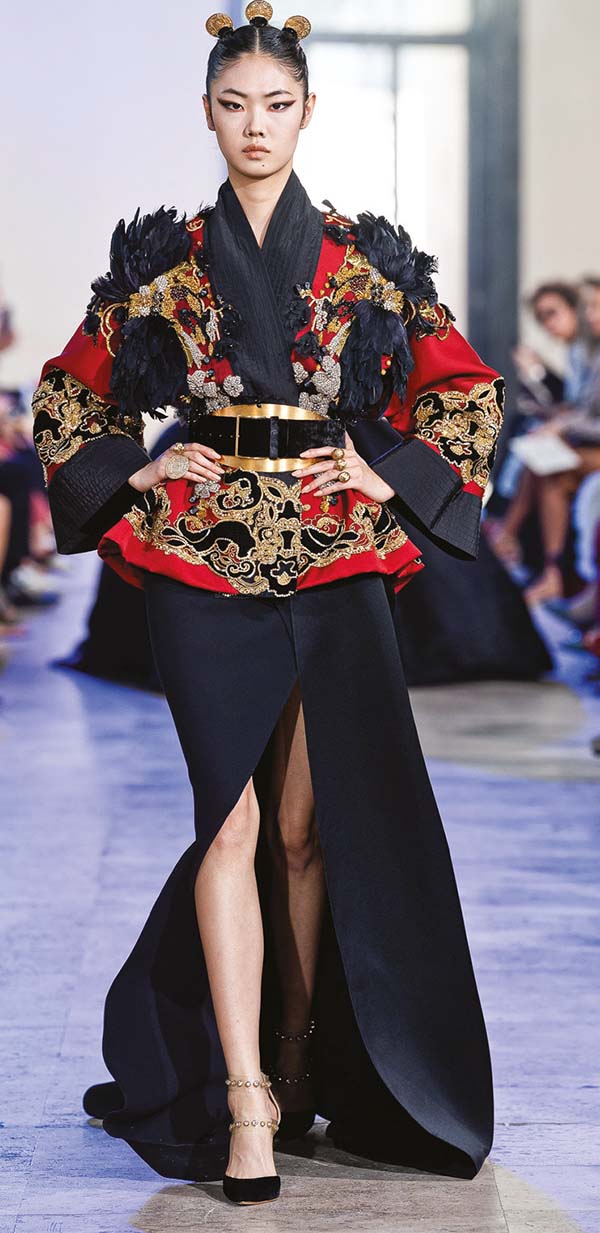 Paris Haute Couture Fashion Week: Sanatsal çizgiler Paris’te