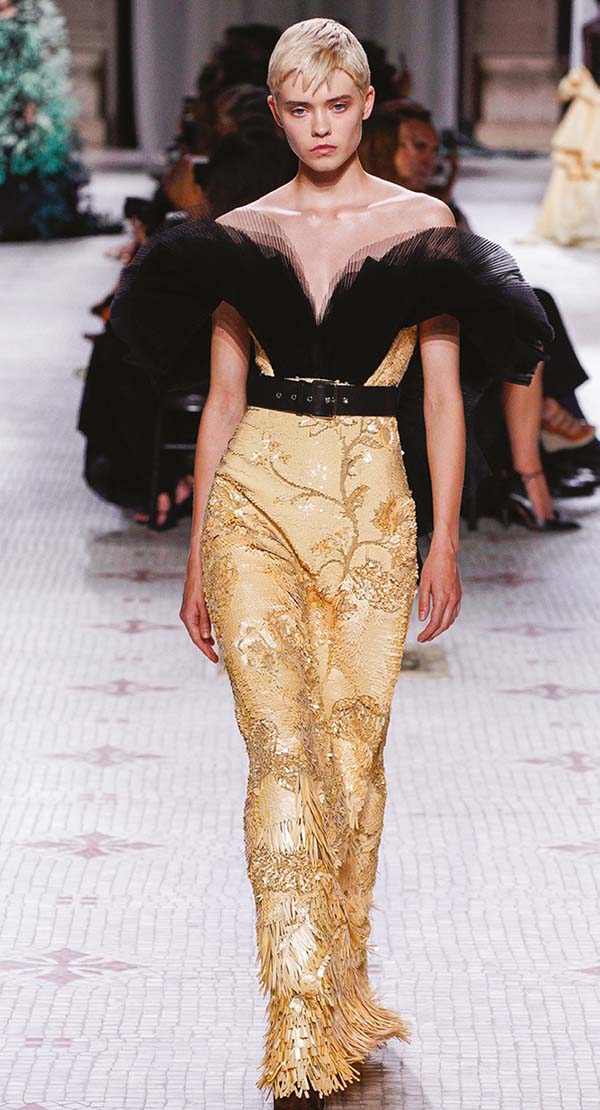 Paris Haute Couture Fashion Week: Sanatsal çizgiler Paris’te