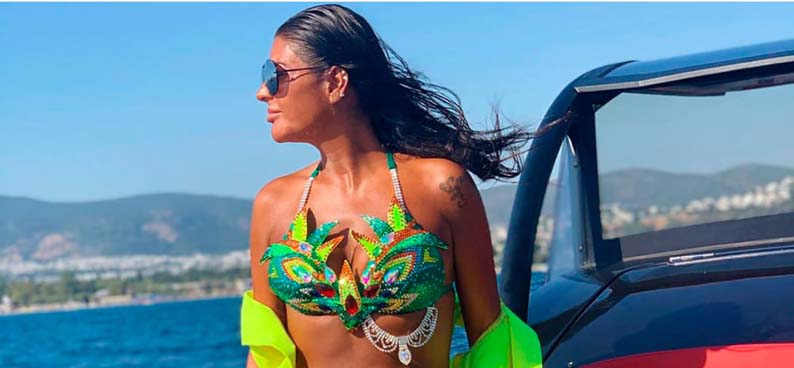 Süreyya Yalçın'ın deniz keyfi