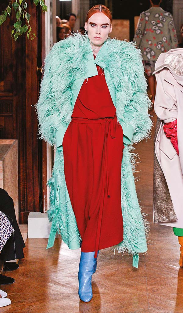 Paris Haute Couture Fashion Week: Sanatsal çizgiler Paris’te