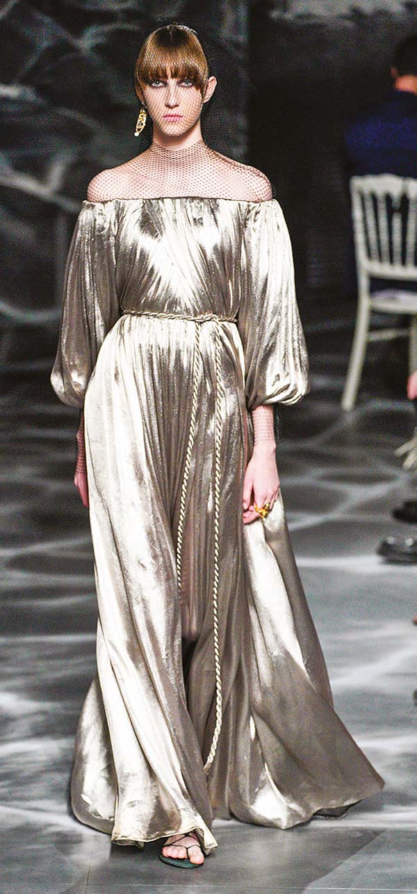 Paris Haute Couture Fashion Week: Sanatsal çizgiler Paris’te