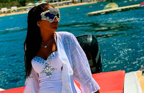 Süreyya Yalçın'ın deniz keyfi