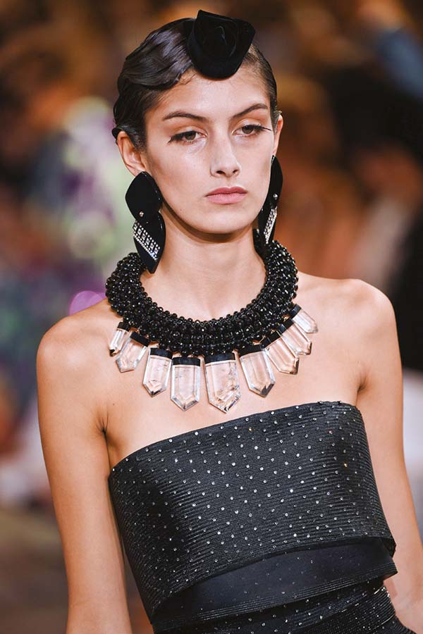 Paris Haute Couture Fashion Week: Sanatsal çizgiler Paris’te