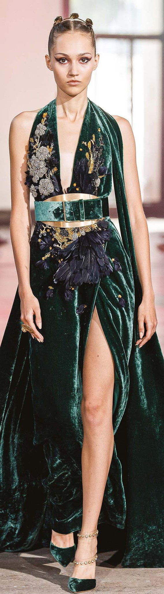 Paris Haute Couture Fashion Week: Sanatsal çizgiler Paris’te