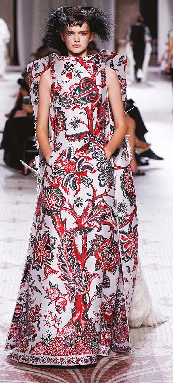 Paris Haute Couture Fashion Week: Sanatsal çizgiler Paris’te