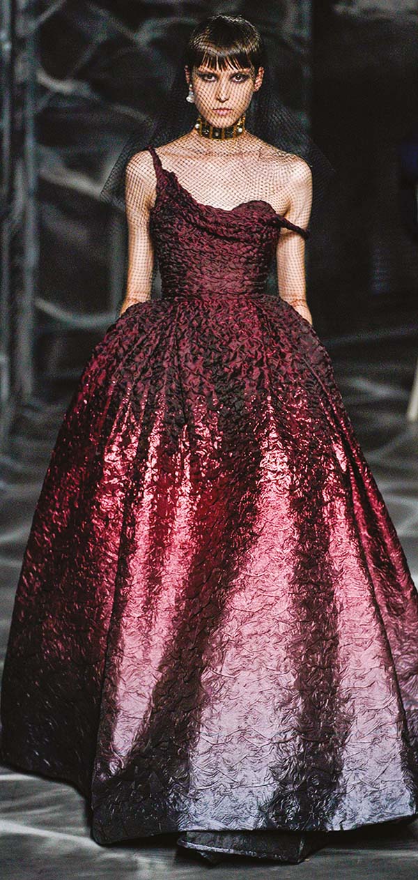 Paris Haute Couture Fashion Week: Sanatsal çizgiler Paris’te