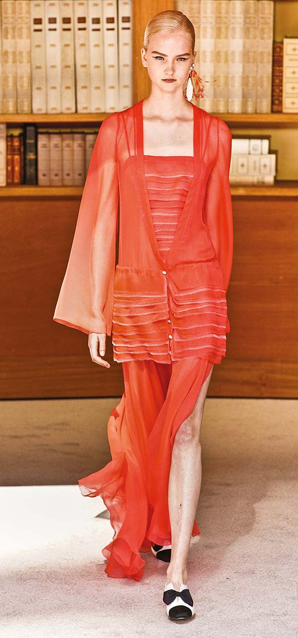 Paris Haute Couture Fashion Week: Sanatsal çizgiler Paris’te