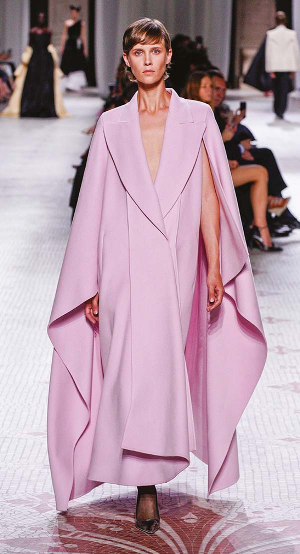 Paris Haute Couture Fashion Week: Sanatsal çizgiler Paris’te