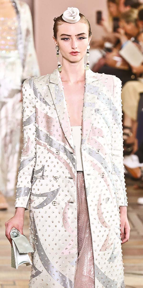 Paris Haute Couture Fashion Week: Sanatsal çizgiler Paris’te