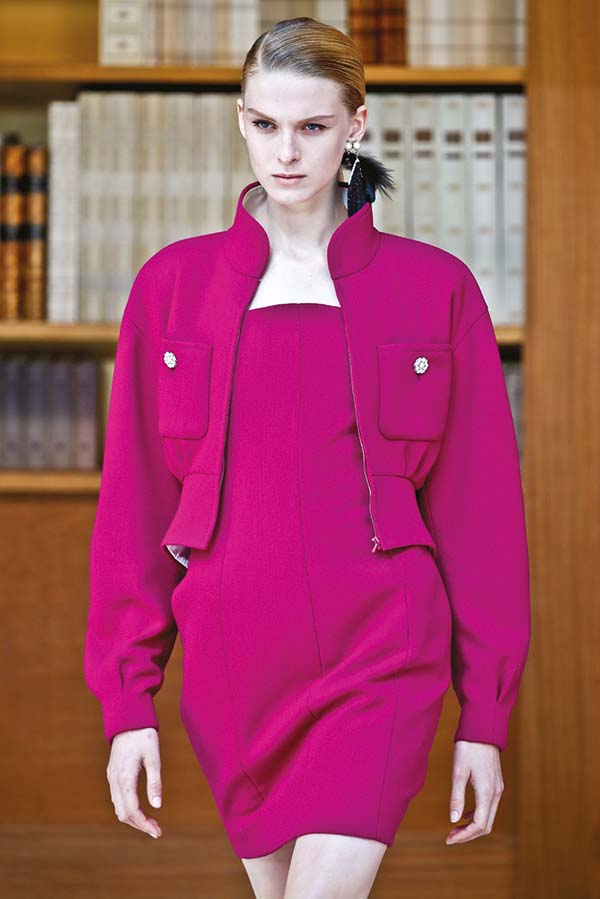 Paris Haute Couture Fashion Week: Sanatsal çizgiler Paris’te