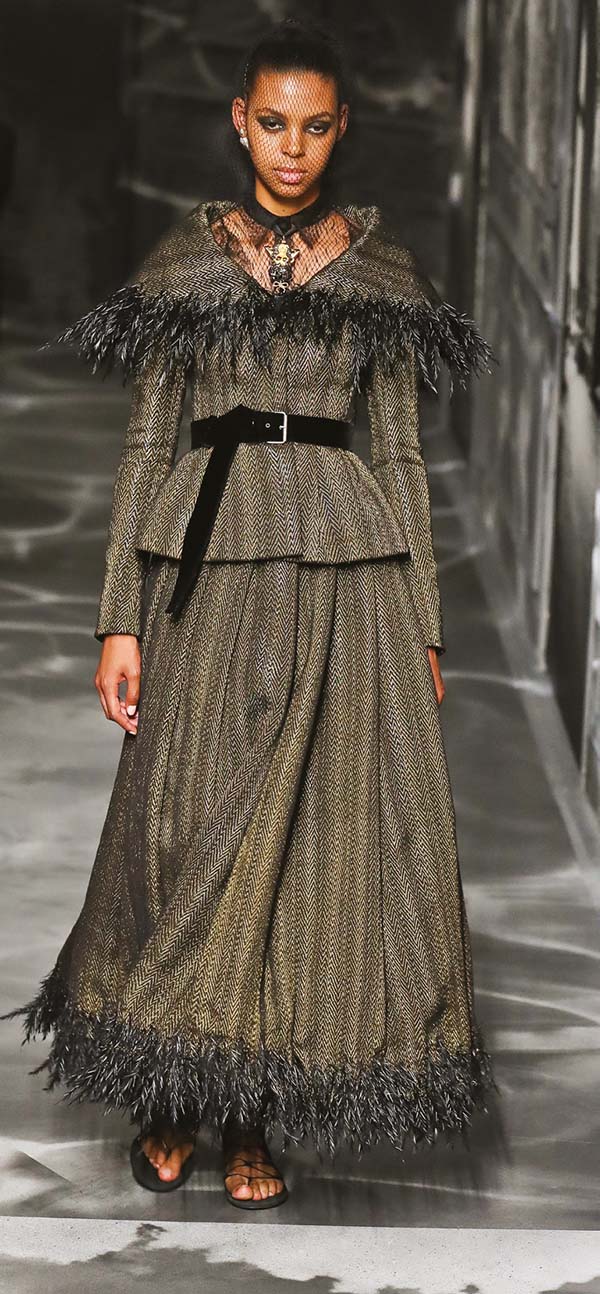 Paris Haute Couture Fashion Week: Sanatsal çizgiler Paris’te