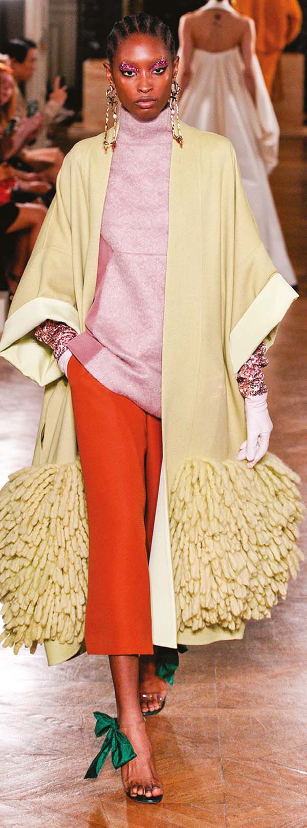 Paris Haute Couture Fashion Week: Sanatsal çizgiler Paris’te