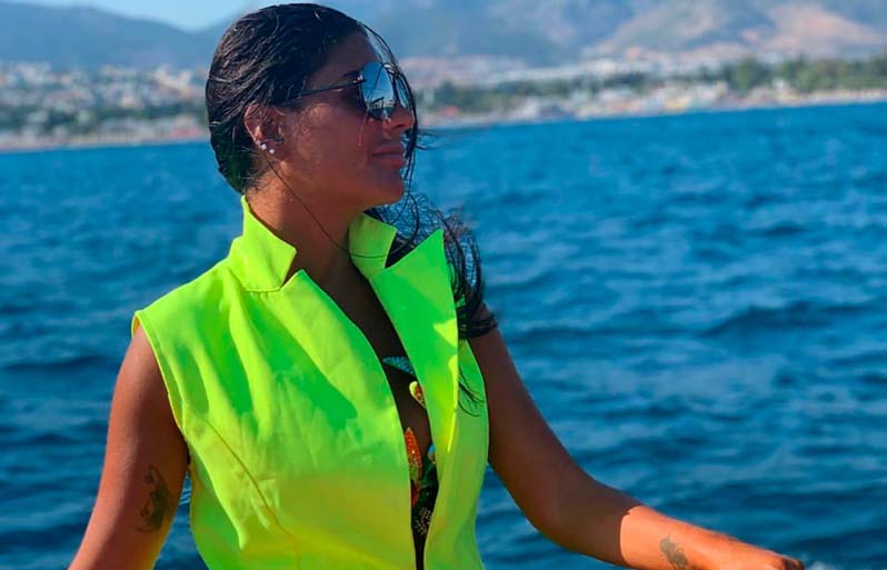 Süreyya Yalçın'ın deniz keyfi