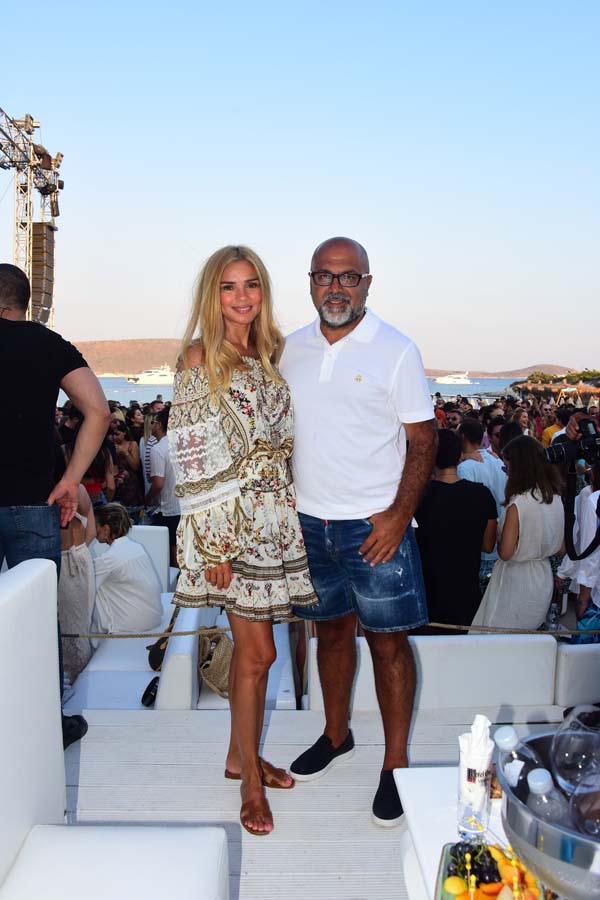 Kenan Doğulu, Alaçatı'da sevenleriyle buluştu