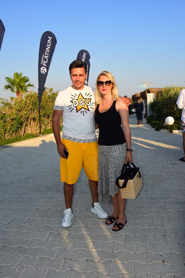 Kenan Doğulu, Alaçatı'da sevenleriyle buluştu