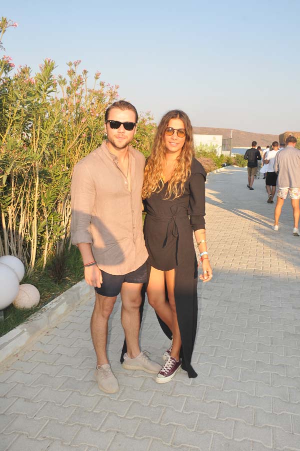 Kenan Doğulu, Alaçatı'da sevenleriyle buluştu