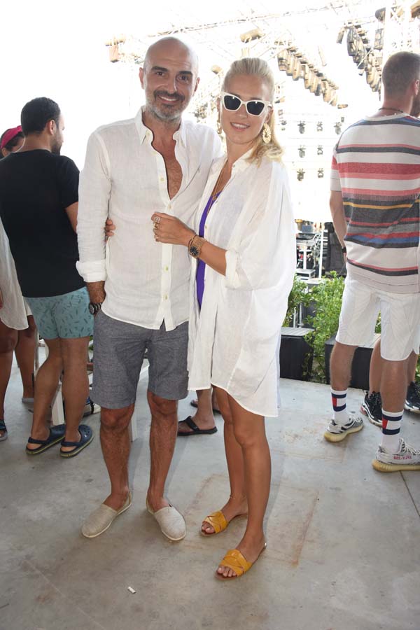 Kenan Doğulu, Alaçatı'da sevenleriyle buluştu