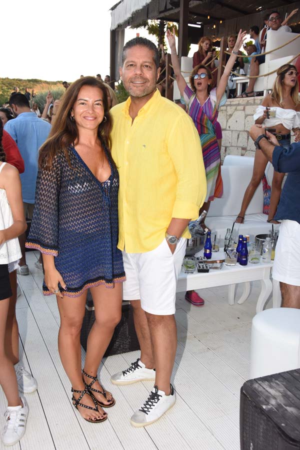 Kenan Doğulu, Alaçatı'da sevenleriyle buluştu