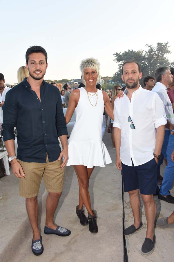 Kenan Doğulu, Alaçatı'da sevenleriyle buluştu