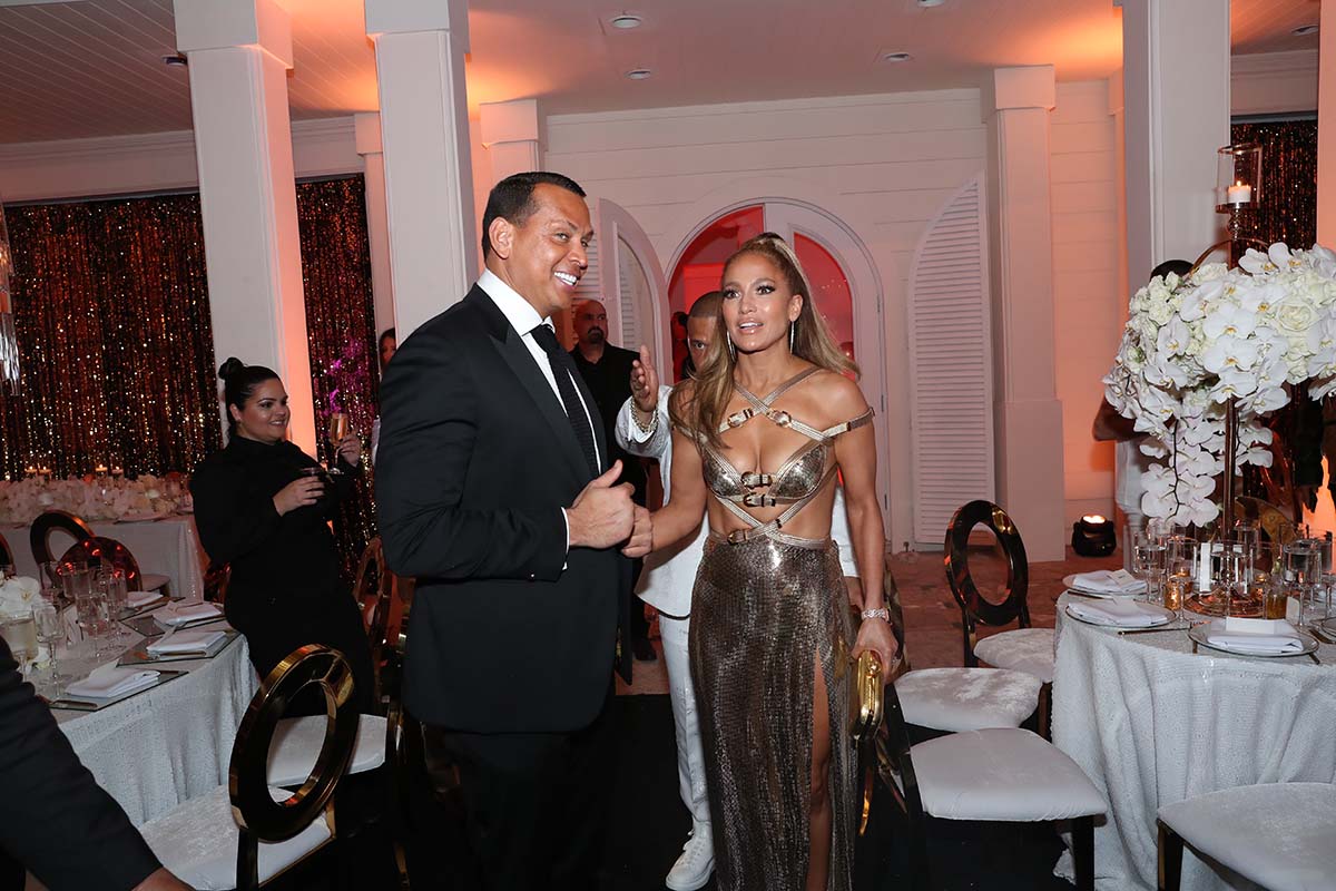 Jennifer Lopez 50. yaşını görkemli bir partiyle kutladı