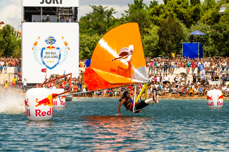 Ünlüler İstanbul'daki etkinlikte bir araya geldi