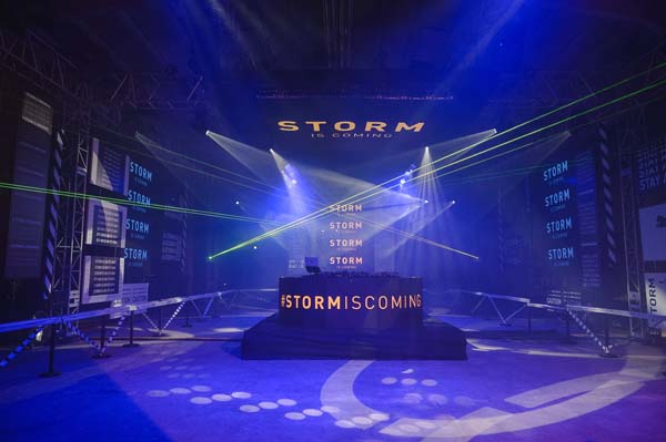 Ünlüler spor ayakkabı partisinde buluştu