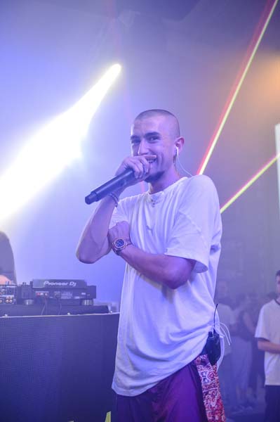 Ünlüler spor ayakkabı partisinde buluştu