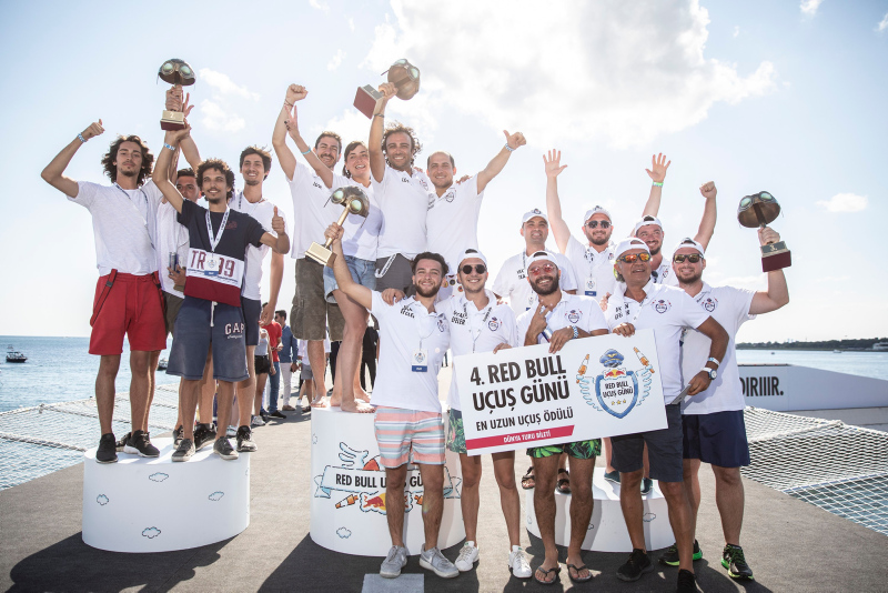 Ünlüler İstanbul'daki etkinlikte bir araya geldi