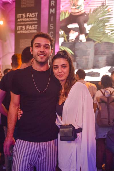 Ünlüler spor ayakkabı partisinde buluştu