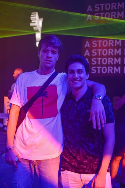 Ünlüler spor ayakkabı partisinde buluştu