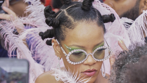 Rihanna Crop Over festivalinin ilgi odağı oldu