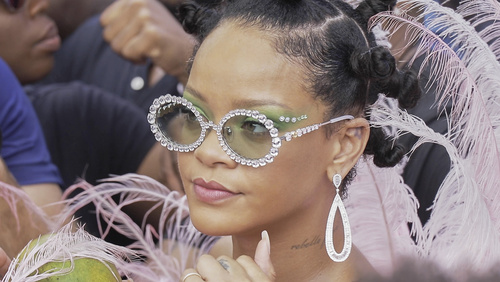 Rihanna Crop Over festivalinin ilgi odağı oldu