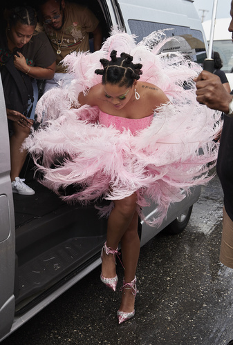 Rihanna Crop Over festivalinin ilgi odağı oldu