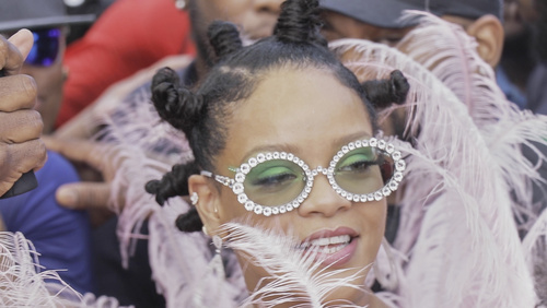 Rihanna Crop Over festivalinin ilgi odağı oldu