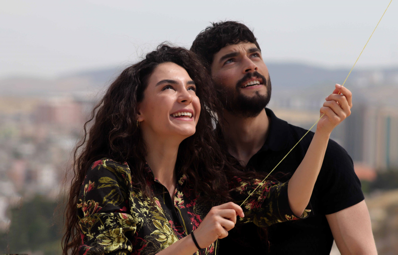 Hercai’nin güzel yıldızı Phuket’te