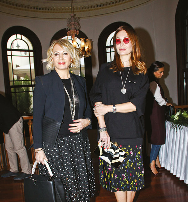 Stil ikizi anne-kızlar