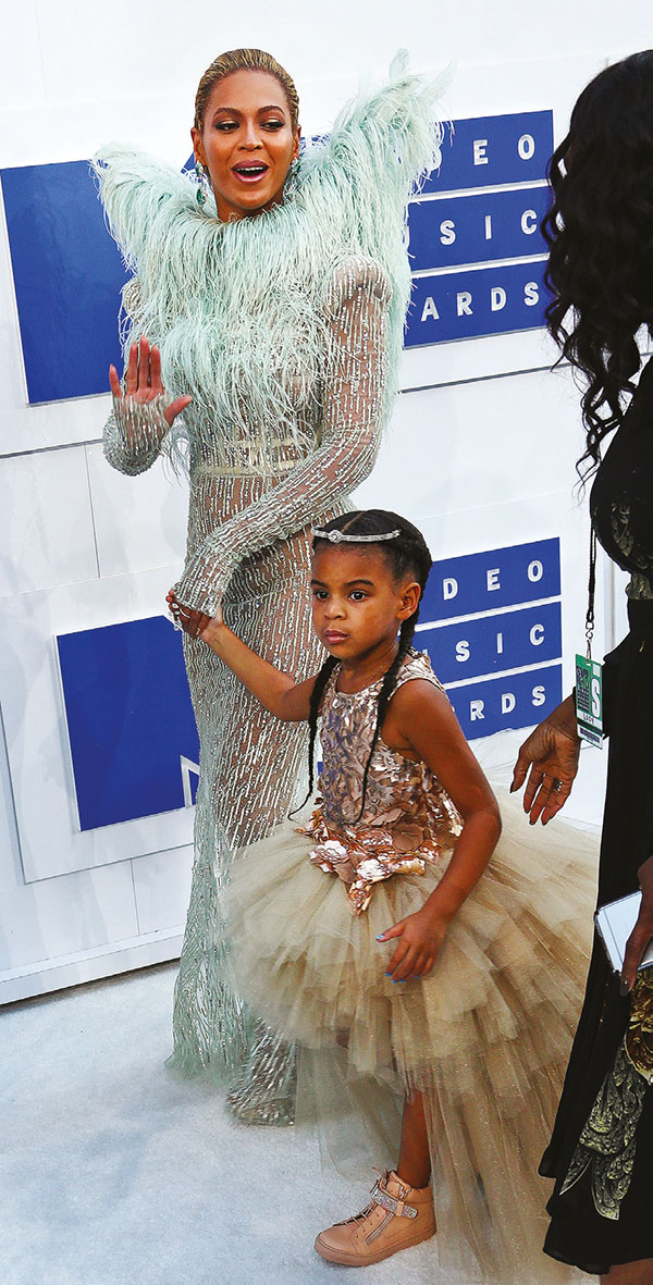 Stil ikizi anne-kızlar