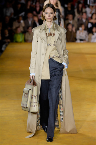 Burberry 2020 İlkbahar/Yaz koleksiyonu