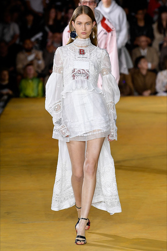 Burberry 2020 İlkbahar/Yaz koleksiyonu