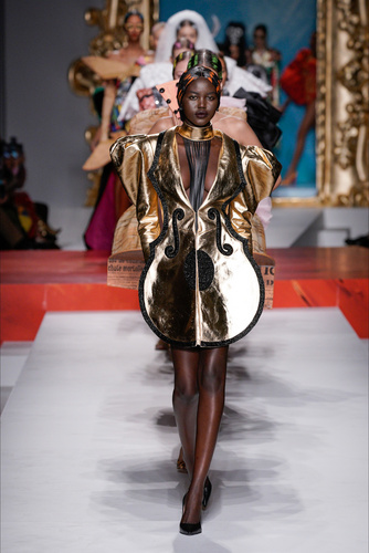 Moschino 2020 İlkbahar/Yaz koleksiyonu